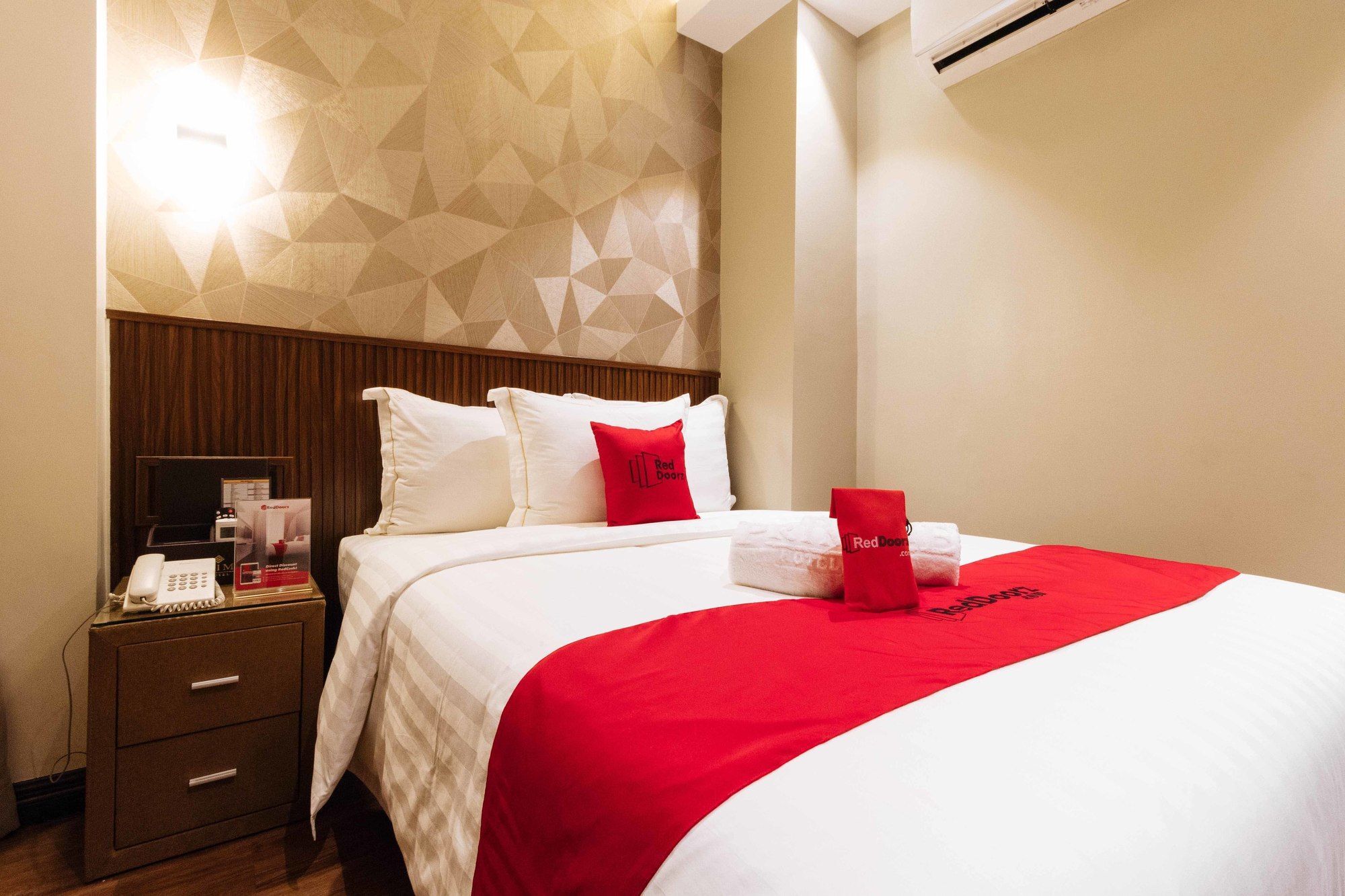 Reddoorz Premium @ South Triangle Quezon City Εξωτερικό φωτογραφία